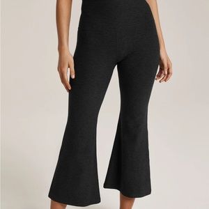 BNWT - Beyond Yoga spacedye retro cropped flare in darkest night